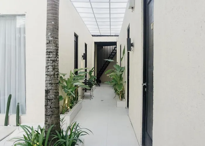 Escotel Tempekan 招待所 3*